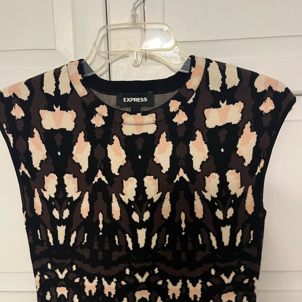 Express Women's Black and Cream Patterned Top